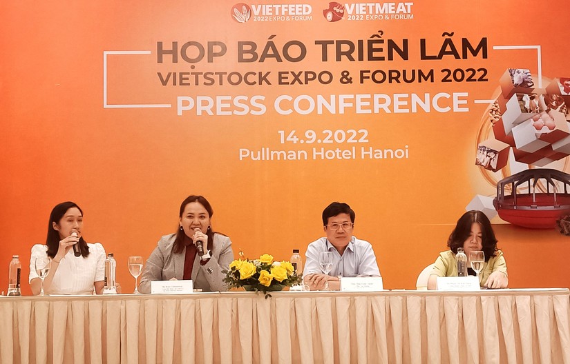 C&aacute;c đại biểu thảo luận tại buổi Họp b&aacute;o. Ảnh: Anh Thư