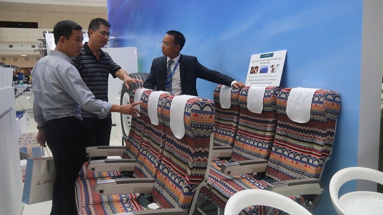 Gian trưng b&agrave;y nội thất m&aacute;y bay chở kh&aacute;ch.