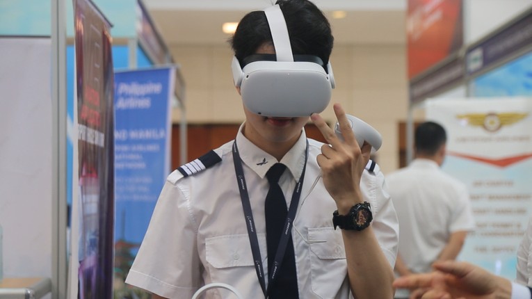 Trải nghiệm thực tế ảo tại c&aacute;c gian h&agrave;ng.