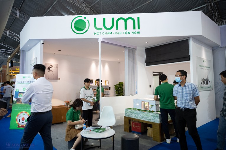 Gian h&agrave;ng với m&ocirc; h&igrave;nh m&ocirc; phỏng nh&agrave; th&ocirc;ng minh của Lumi JSC. Ảnh: Qu&aacute;ch Sơn.