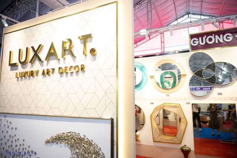 Gian h&agrave;ng Luxart Decor, một thương hiệu ph&acirc;n phối gương, tranh decor cho c&aacute;c dự &aacute;n bất động sản h&agrave;ng hiệu lớn tại Dubai, UAE. Ảnh: Qu&aacute;ch Sơn.