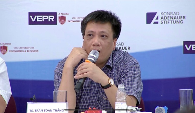 Chuy&ecirc;n gia: 'Mất ổn định vĩ m&ocirc; l&agrave; mất tất, kh&ocirc;ng đ&aacute;nh đổi lạm ph&aacute;t lấy tăng trưởng' ảnh 3