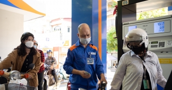Giá xăng giảm lần thứ 3 liên tiếp, dầu giảm mạnh hơn 1.600 đồng/lít