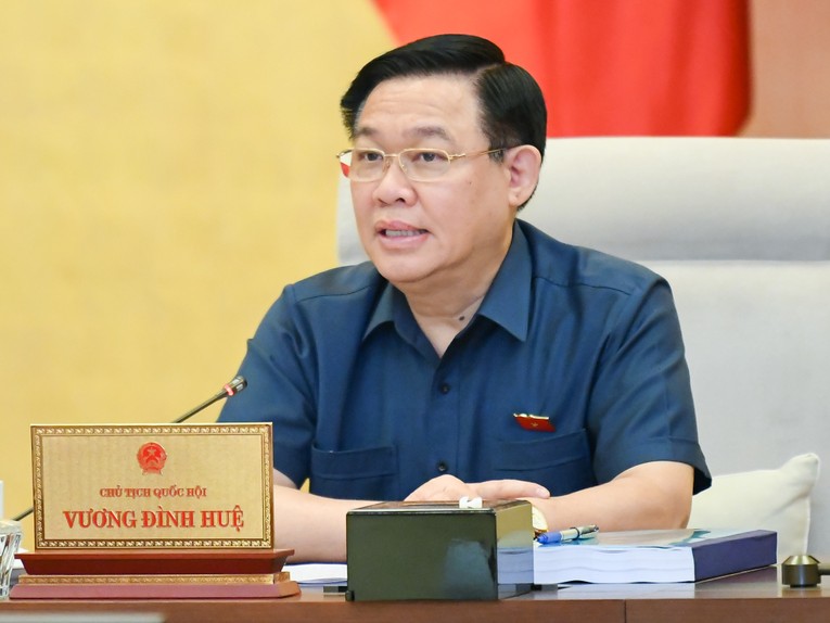 Chủ tịch Quốc hội Vương Đ&igrave;nh Huệ ph&aacute;t biểu tại phi&ecirc;n họp.