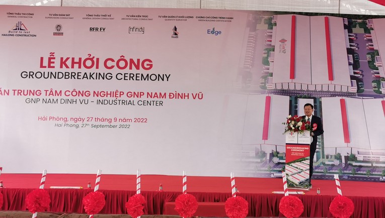 &Ocirc;ng L&ecirc; Trung Ki&ecirc;n, Trưởng Ban Quản l&yacute; Khu kinh tế Hải Ph&ograve;ng tại buổi lễ. Ảnh: Ngọc Linh