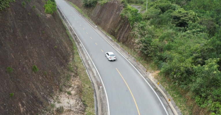 Tuyến đường nh&igrave;n từ tr&ecirc;n cao. Ảnh: B&aacute;o Quảng Ninh.