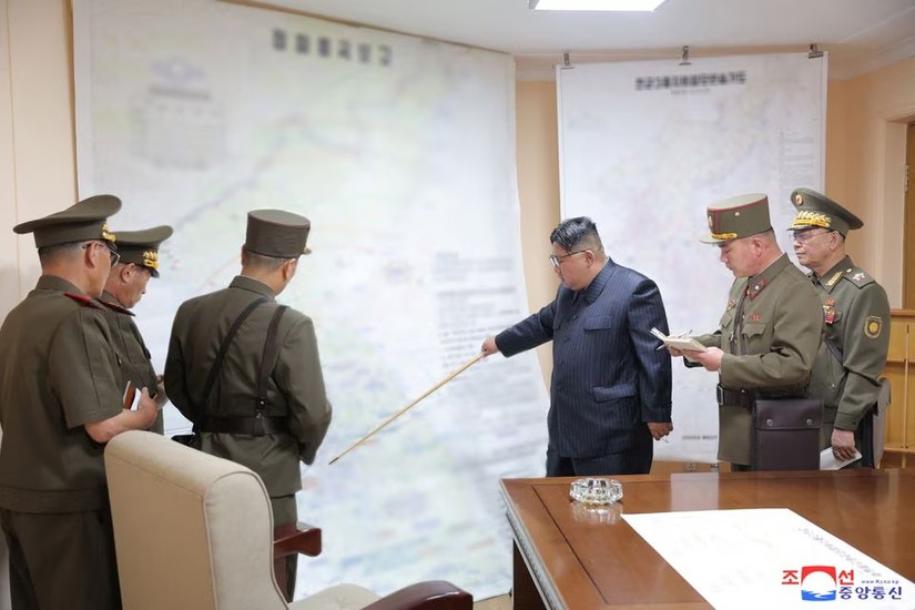 Nh&agrave; l&atilde;nh đạo Triều Ti&ecirc;n Kim Jong đến thăm trung t&acirc;m huấn luyện của Bộ Tổng tham mưu Qu&acirc;n đội Nh&acirc;n d&acirc;n Triều Ti&ecirc;n (KPA) ng&agrave;y 31/n8/2023. Ảnh: KCNA