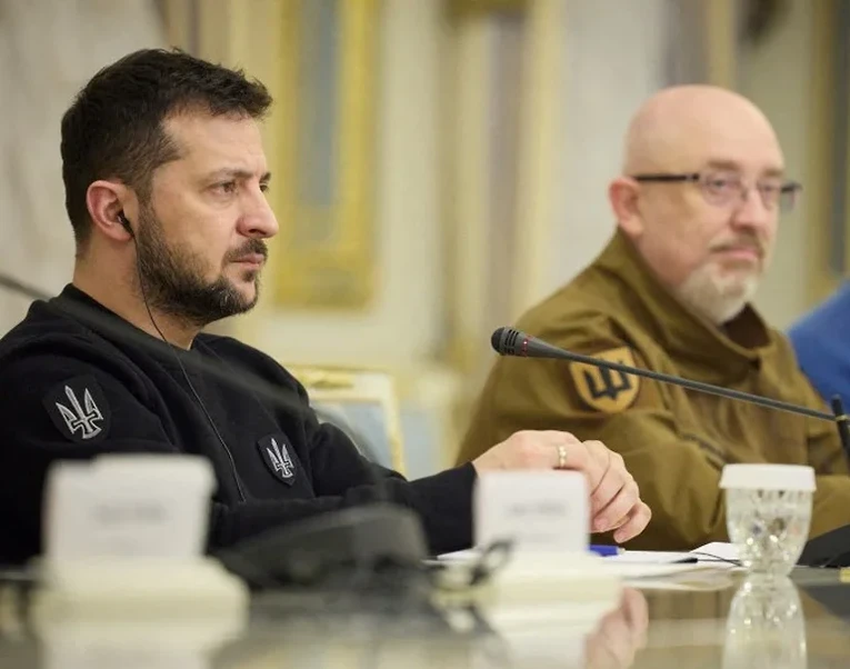 Tổng thống Ukraine sa thải Bộ trưởng Quốc ph&ograve;ng ảnh 1