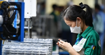 Ngành sản xuất Việt Nam tăng trưởng trở lại, PMI tháng 8 vượt 50 điểm