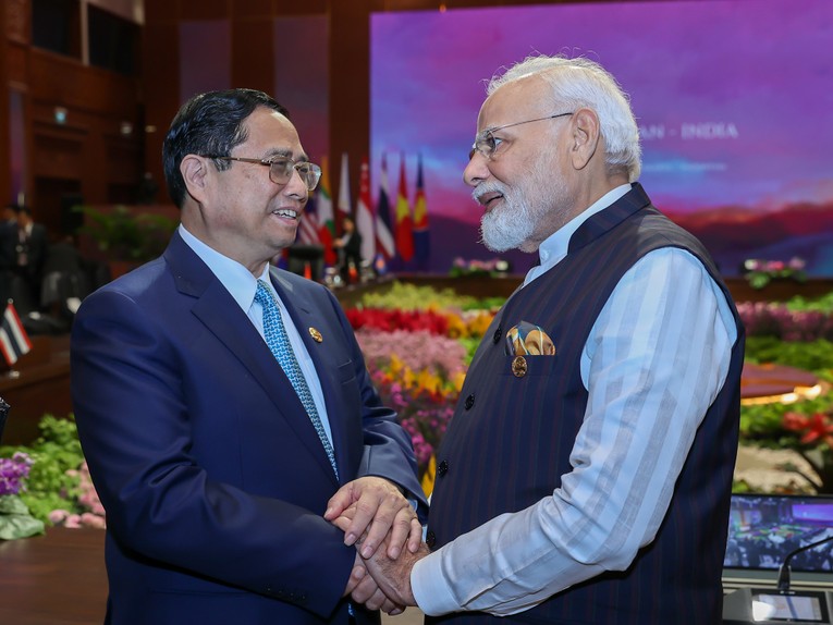 Thủ tướng Phạm Minh Ch&iacute;nh c&oacute; cuộc gặp Thủ tướng Ấn Độ Narendra Modi. Ảnh: VGP