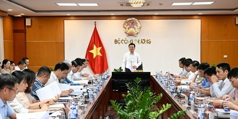 Bộ trưởng C&ocirc;ng Thương Nguyễn Hồng Di&ecirc;n đ&atilde; chủ tr&igrave; Hội nghị. Nguồn: B&aacute;o C&ocirc;ng Thương.