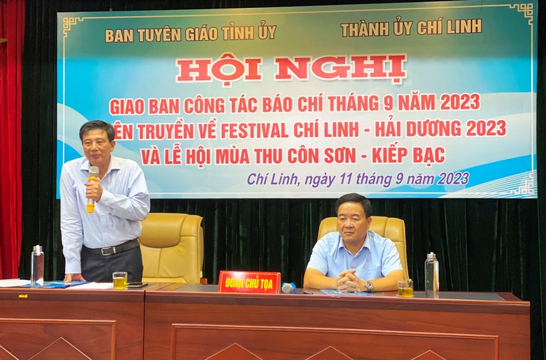 &Ocirc;ng Nguyễn Quang Ph&uacute;c, Trưởng Ban Tuy&ecirc;n gi&aacute;o Tỉnh ủy Hải Dương ph&aacute;t biểu tại hội nghị. Ảnh: Trọng Thắng.