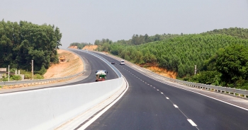 Trong tháng 10, Bộ GTVT phải xây dựng xong quy chuẩn về đường bộ cao tốc