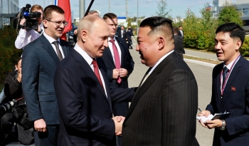 Ông Putin và ông Kim Jong Un gặp mặt tại sân bay vũ trụ Nga