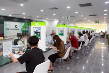 Từ hôm nay, Vietcombank giảm tiếp lãi suất huy động