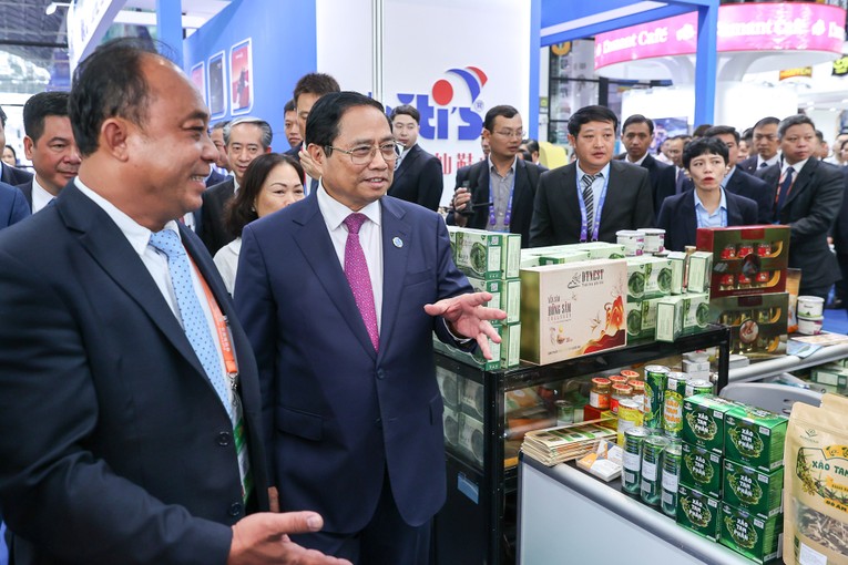 Đo&agrave;n doanh nghiệp Việt Nam tham gia CAEXPO c&oacute; quy m&ocirc; lớn nhất ASEAN, gồm 250 gian h&agrave;ng