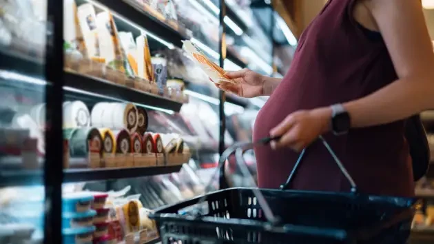 C&aacute;c gia đ&igrave;nh 2 thu nhập v&agrave; kh&ocirc;ng c&oacute; con (DINKS) đang xuất hiện ng&agrave;y c&agrave;ng nhiều tại Singapore. Ảnh: Getty Images