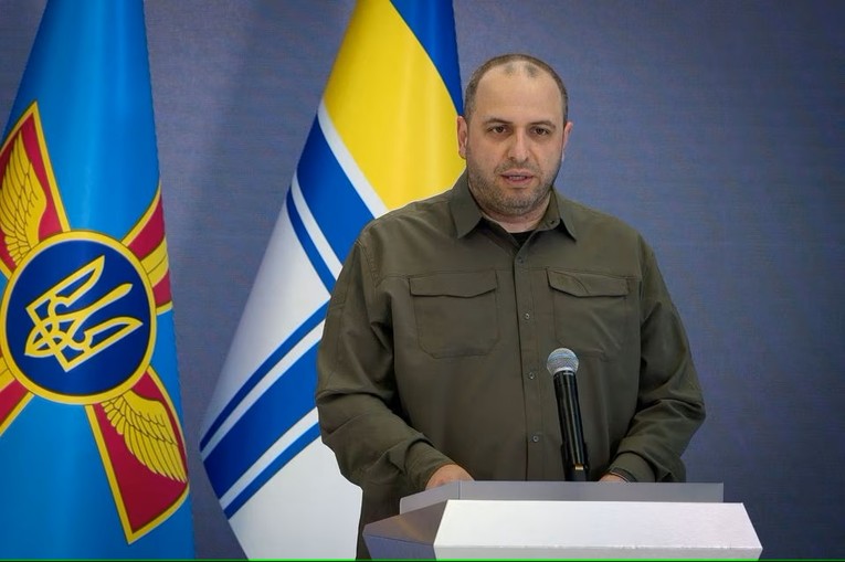 Ukraine sa thải c&ugrave;ng l&uacute;c 6 thứ trưởng quốc ph&ograve;ng ảnh 1