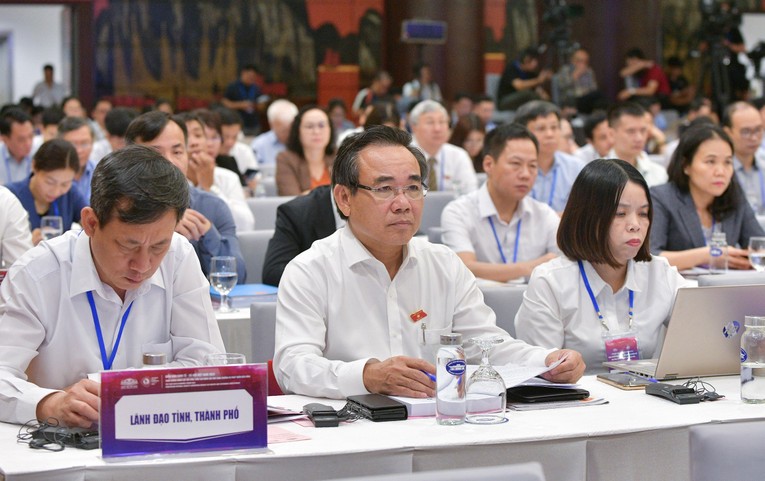 'Cần đẩy nhanh sự hồi phục của thị trường chứng khoán, trái phiếu và bất động sản'