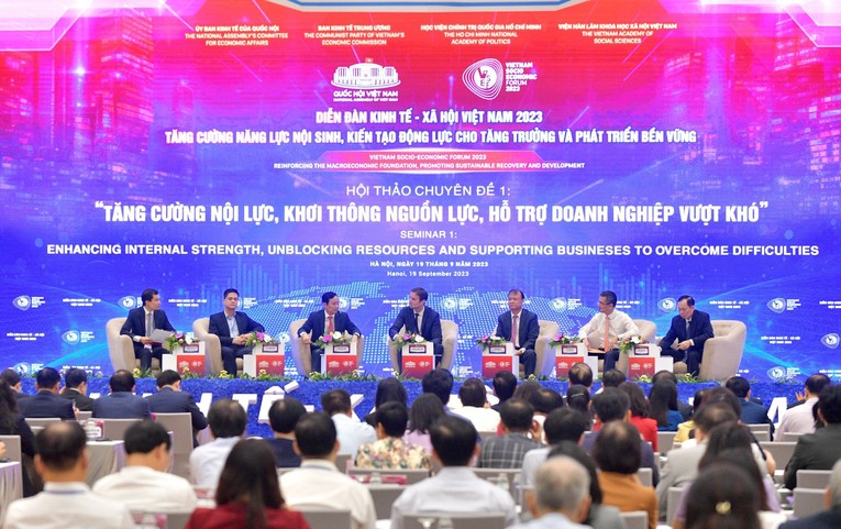 Chuy&ecirc;n đề 1: Tăng cường nội lực, khơi th&ocirc;ng nguồn lực, hỗ trợ doanh nghiệp vượt kh&oacute;.