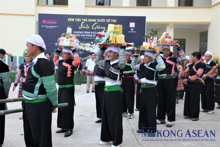 Lễ vật được chuẩn bị rất kỹ c&agrave;ng.