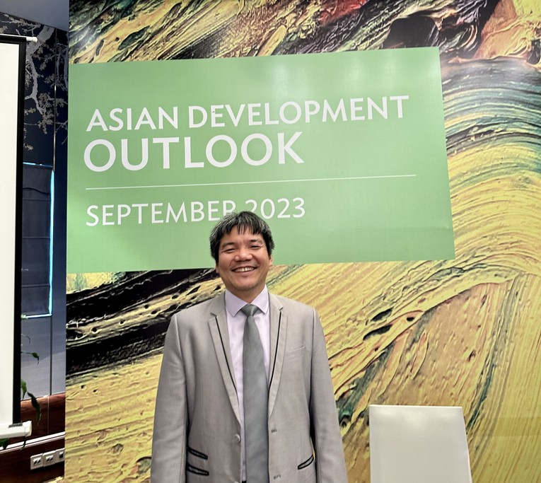 &Ocirc;ng Nguyễn B&aacute; H&ugrave;ng, Chuy&ecirc;n gia kinh tế trưởng của ADB. Ảnh: Mekong ASEAN.