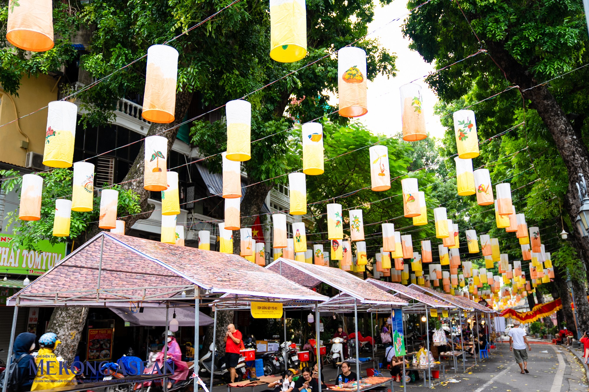 Gian h&agrave;ng truyền thống của những nghệ nh&acirc;n vừa với &yacute; nghĩa g&igrave;n giữ để đồ chơi d&acirc;n gian truyền thống kh&ocirc;ng bị mai một theo thời gian, vừa nhằm bảo tồn, ph&aacute;t huy gi&aacute; trị văn h&oacute;a d&acirc;n tộc, tạo s&acirc;n chơi bổ &iacute;ch, l&yacute; th&uacute; cho thanh, thiếu ni&ecirc;n, nhi đồng. Đồng thời, đ&acirc;y cũng l&agrave; dịp giới thiệu di sản văn h&oacute;a đất nước tới du kh&aacute;ch trong nước v&agrave; bạn b&egrave; quốc tế.