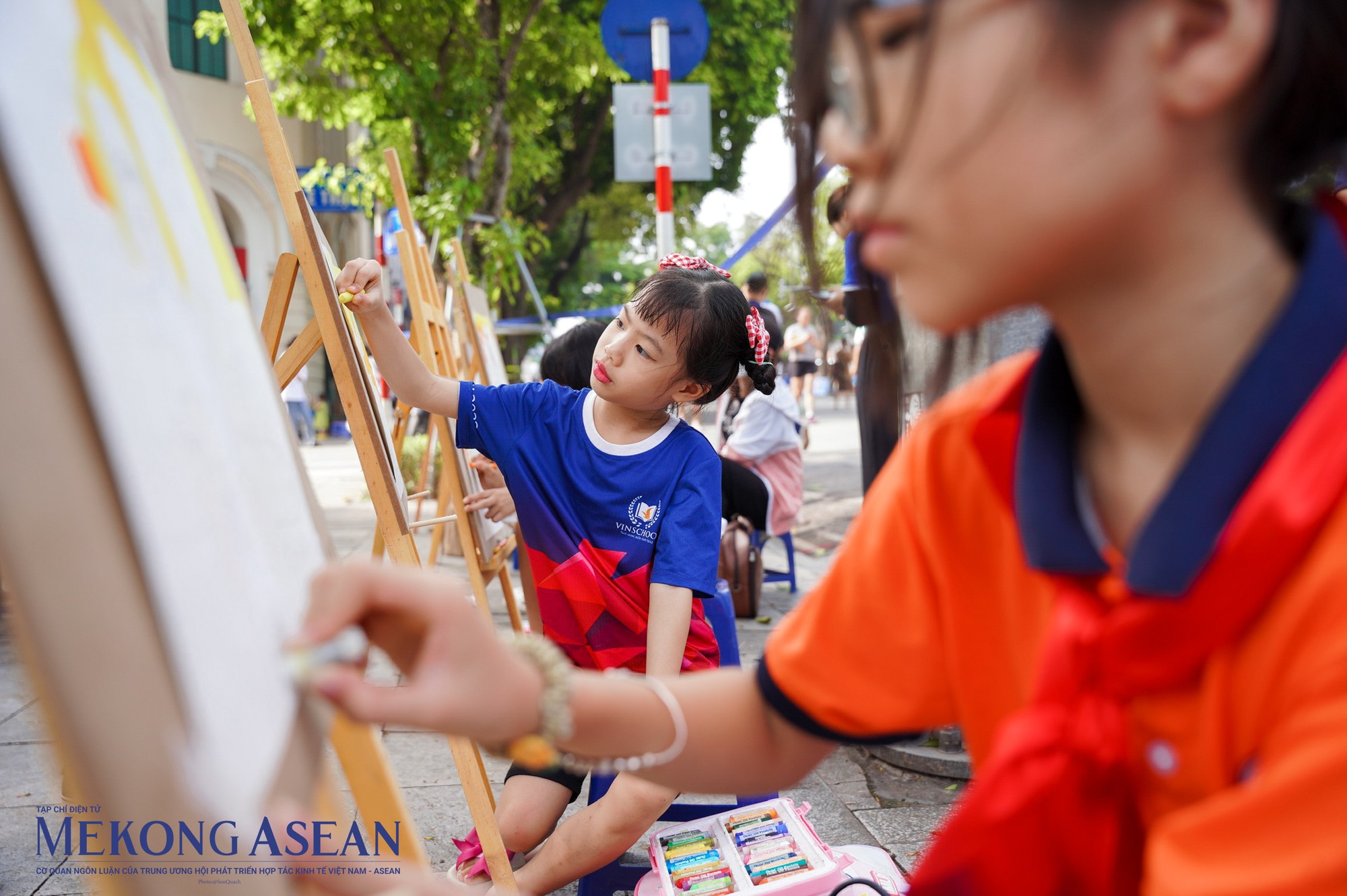 Festival Thu H&agrave; Nội năm 2023 l&agrave; sự kiện lần đầu ti&ecirc;n được th&agrave;nh phố H&agrave; Nội tổ chức để t&ocirc;n vinh hoạt động du lịch, văn h&oacute;a, di sản, thi&ecirc;n nhi&ecirc;n của H&agrave; Nội. Với mục ti&ecirc;u từng bước đưa du lịch trở th&agrave;nh ng&agrave;nh kinh tế mũi nhọn, th&agrave;nh phố đang nỗ lực ph&aacute;t huy tiềm năng, lợi thế của cảnh quan, di sản, văn h&oacute;a v&agrave;o x&acirc;y dựng sản phẩm du lịch mới gắn với thương hiệu du lịch Thủ đ&ocirc;.