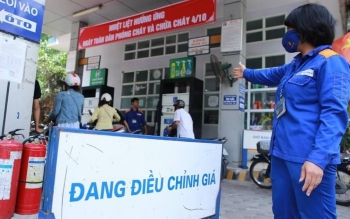 Giá xăng dầu “leo thang” liên tiếp trong hai ngày 10 – 11/10