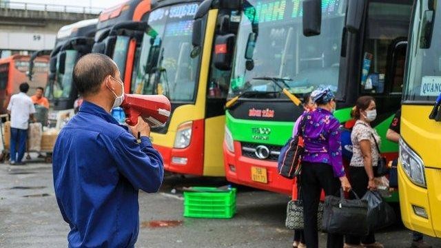 Từ 13/10 xe kh&aacute;ch li&ecirc;n tỉnh được ph&eacute;p hoạt động trở lại