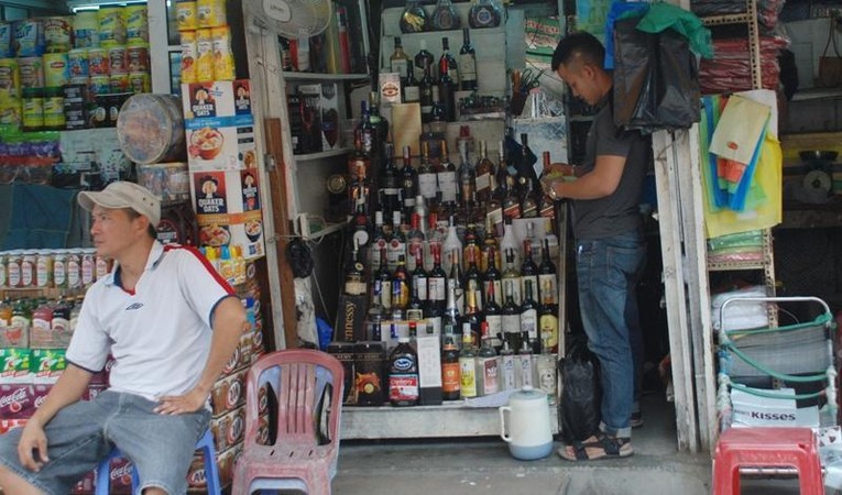 Hộ kinh doanh l&agrave; một trong những khu vực kinh tế chịu ảnh hưởng nặng nề nhất do dịch COVID-19