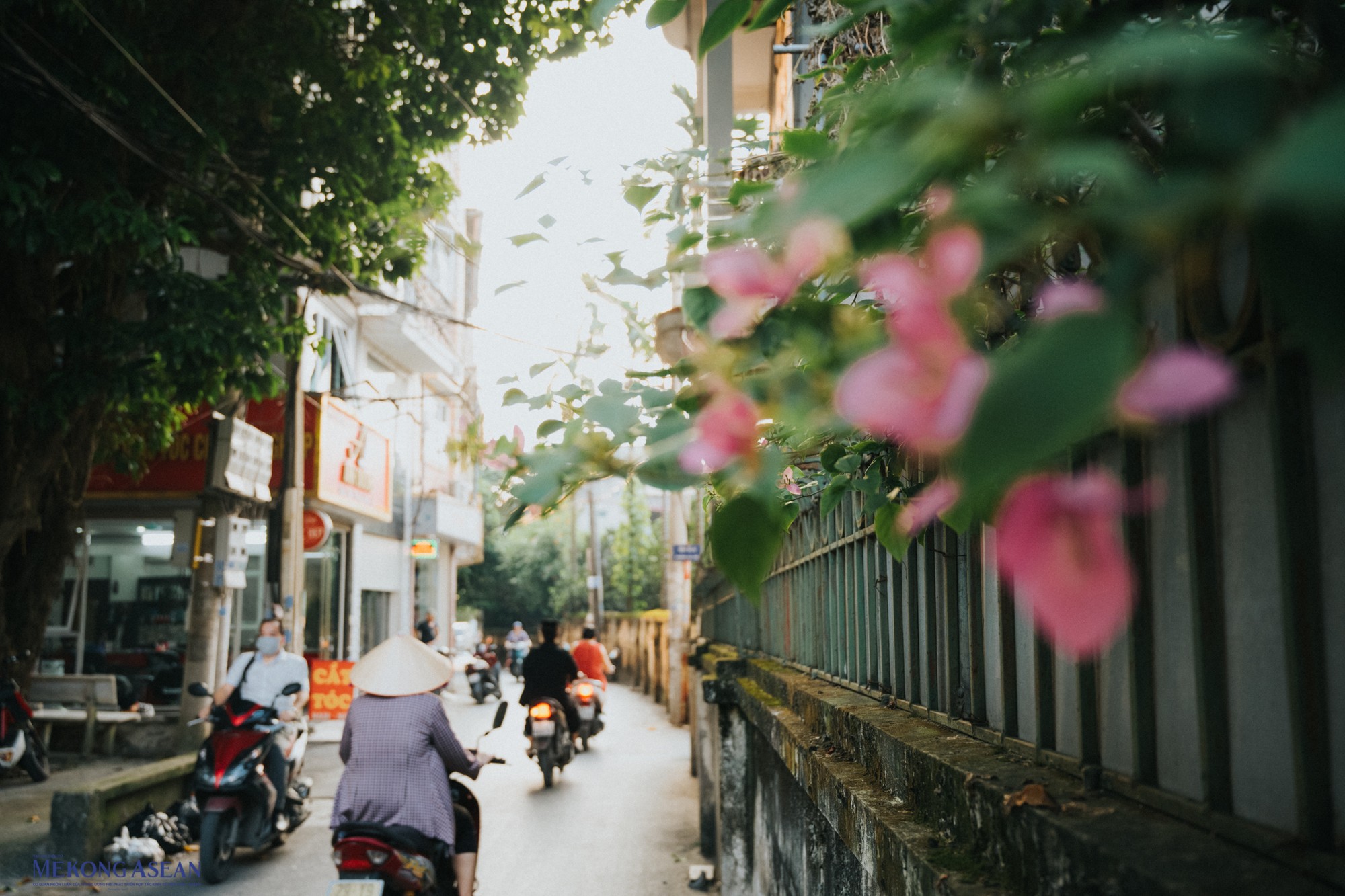 Ngạn ngữ về đất Thăng Long H&agrave; Nội c&oacute; c&acirc;u &ldquo;Nhất Mỗ, nh&igrave; La, thứ ba Canh, C&oacute;t&rdquo;, hay &ldquo;Mỗ, La, Canh, C&oacute;t &ndash; tứ danh hương&rdquo;