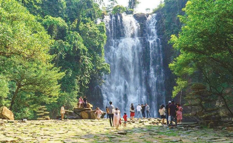 Th&aacute;c Bobla h&ugrave;ng vĩ tr&ecirc;n cao nguy&ecirc;n Di Linh. Ảnh: Dilinh.gov
