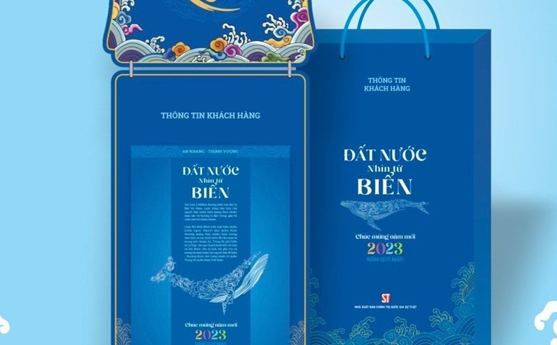 Bộ lịch Đất nước nh&igrave;n từ biển - bộ lịch thứ 2 được ra mắt trong số 3 bộ lịch đặc biệt v&agrave; ấn tượng năm 2023 của Nh&agrave; xuất bản Ch&iacute;nh trị quốc gia Sự thật.