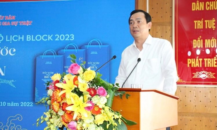 Ra mắt bộ lịch "Đất nước nhìn từ biển"