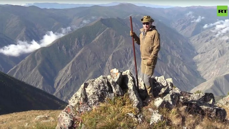 &Ocirc;ng Putin thăm rừng taiga trước thềm sinh nhật. Ảnh: RT