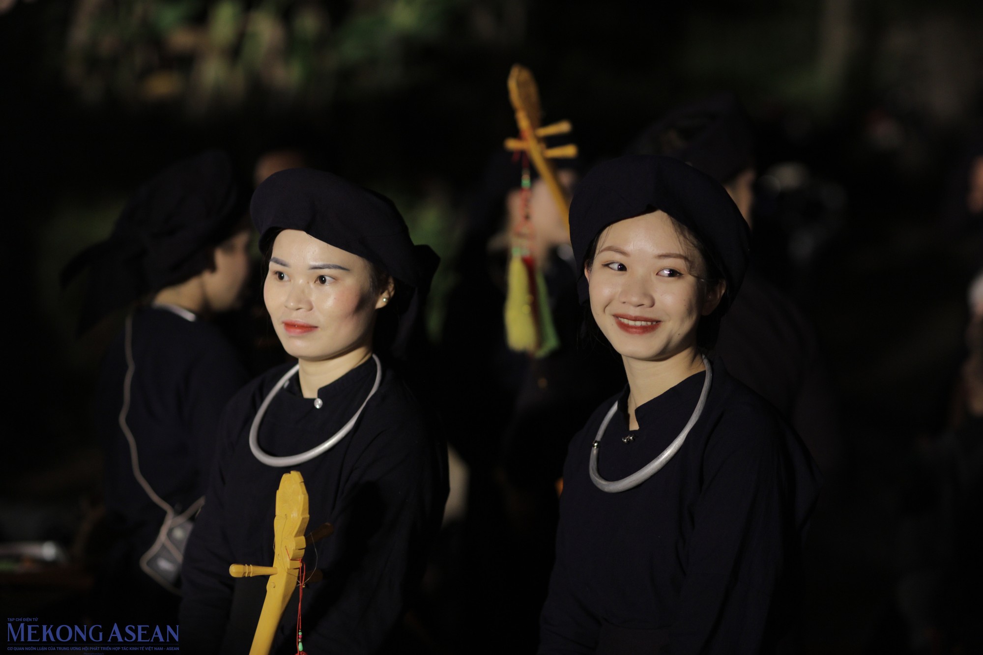 Vẻ đẹp của thiếu nữ Cao Bằng trong trang phục truyền thống g&acirc;y thương nhớ với nhiều du kh&aacute;ch.