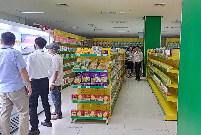 Đo&agrave;n Hưng Y&ecirc;n đến tham quan, khảo s&aacute;t tại Si&ecirc;u thị Fumart.