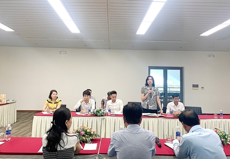 B&agrave; Trần Thị Hồng Hạnh - Ph&oacute; Gi&aacute;m đốc Sở điều h&agrave;nh Trung t&acirc;m Khuyến c&ocirc;ng v&agrave; X&uacute;c tiến thương mại tỉnh Hưng Y&ecirc;n ph&aacute;t biểu tại buổi l&agrave;m việc với Trung t&acirc;m Khuyến c&ocirc;ng v&agrave; X&uacute;c tiến thương mại th&agrave;nh phố Đ&agrave; Nẵng.