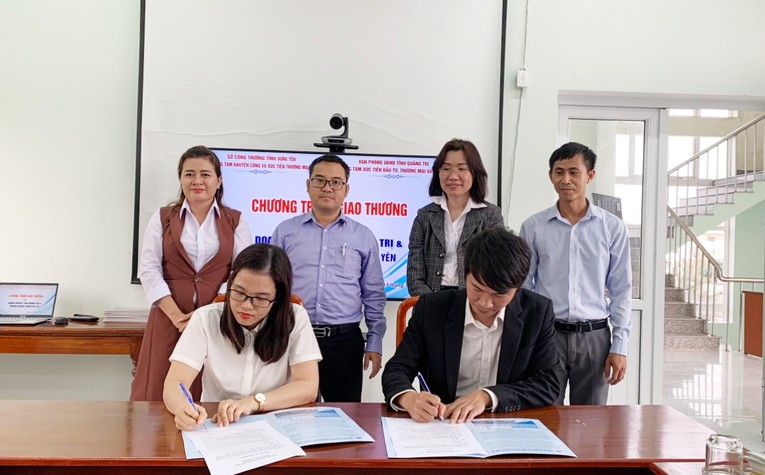 Đại diện doanh nghiệp Hưng Y&ecirc;n v&agrave; Quảng Trị k&yacute; kết bi&ecirc;n bản ghi nhớ, thỏa thuận hợp t&aacute;c