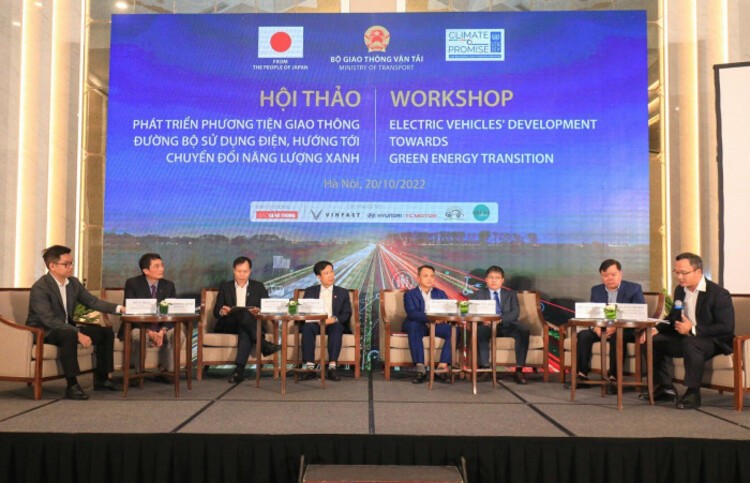 C&aacute;c chuy&ecirc;n gia thảo luận tại Hội thảo.