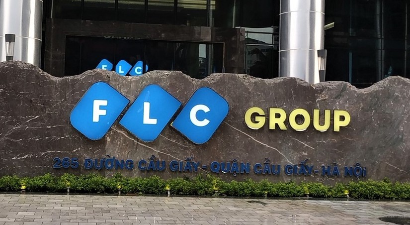 FLC đ&atilde; g&aacute;n nợ to&agrave; nh&agrave; 265 Cầu Giấy cho Ng&acirc;n h&agrave;ng OCB từ năm 2020. Khối đ&aacute; gắn biển hiệu FLC Group tại đ&acirc;y hiện đ&atilde; bị ph&aacute; bỏ.