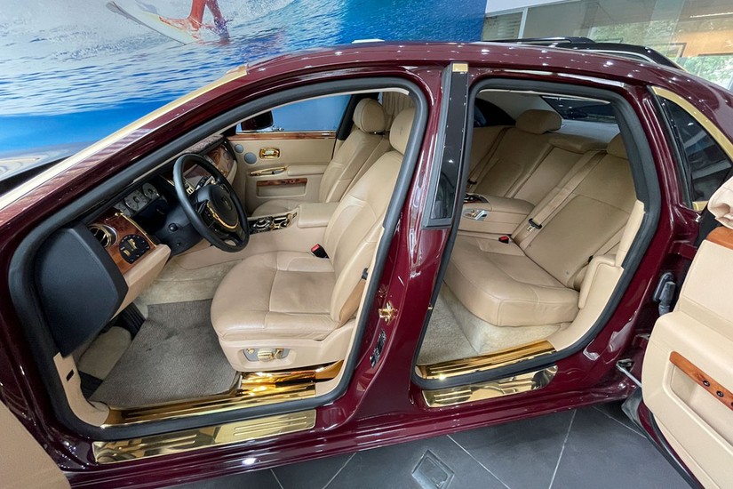 Si&ecirc;u xe Rolls-Royce của &ocirc;ng Trịnh Văn Quyết &amp;amp;apos;ế kh&aacute;ch&amp;amp;apos; trong buổi đấu gi&aacute;