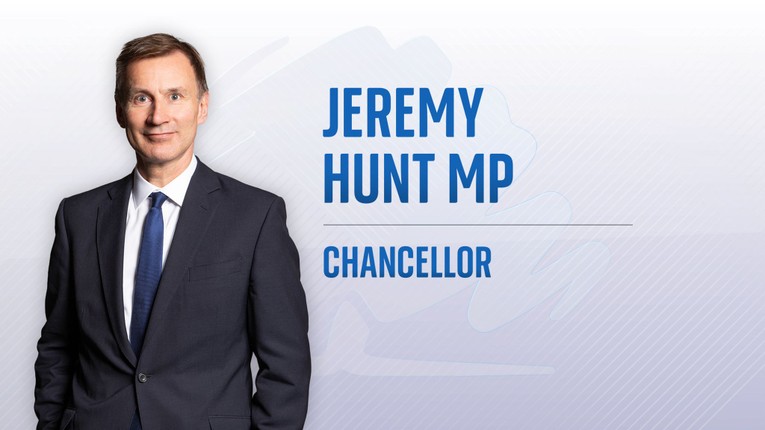 Bộ trưởng T&agrave;i ch&iacute;nh Jeremy Hunt. Ảnh: Sky News