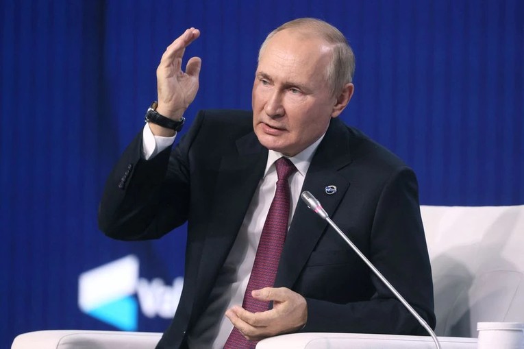 &Ocirc;ng Putin chỉ tr&iacute;ch phương T&acirc;y đ&atilde; k&iacute;ch động c&aacute;c cuộc xung đột tr&ecirc;n thế giới. Ảnh: Reuters