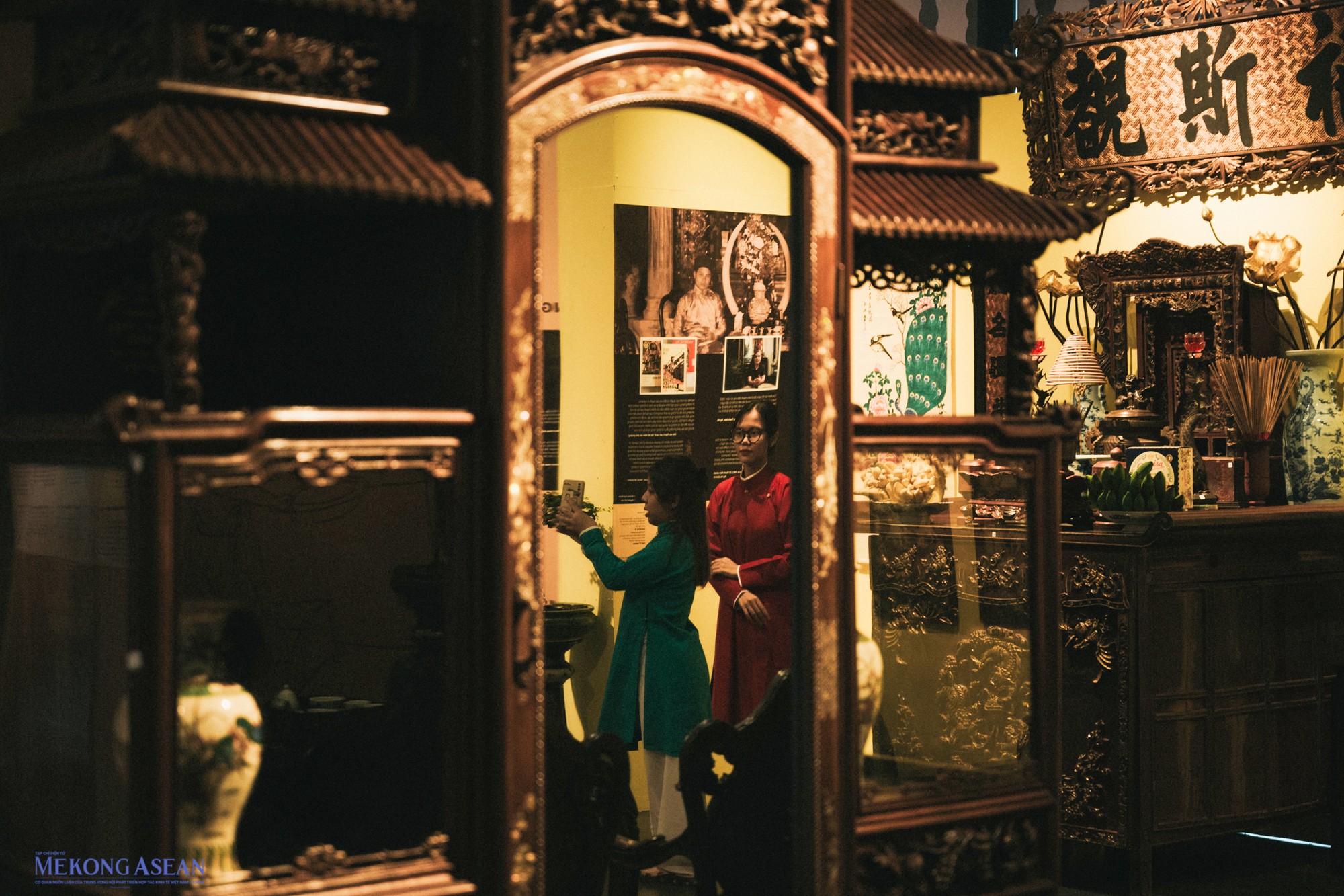 Kh&ocirc;ng gian ph&ograve;ng thờ trong một ng&ocirc;i nh&agrave; xưa.