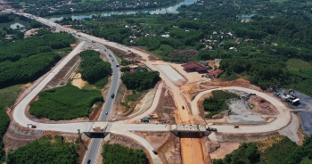 Gia hạn hoàn thành tuyến chính cao tốc Cam Lộ - La Sơn trong tháng 11/2022