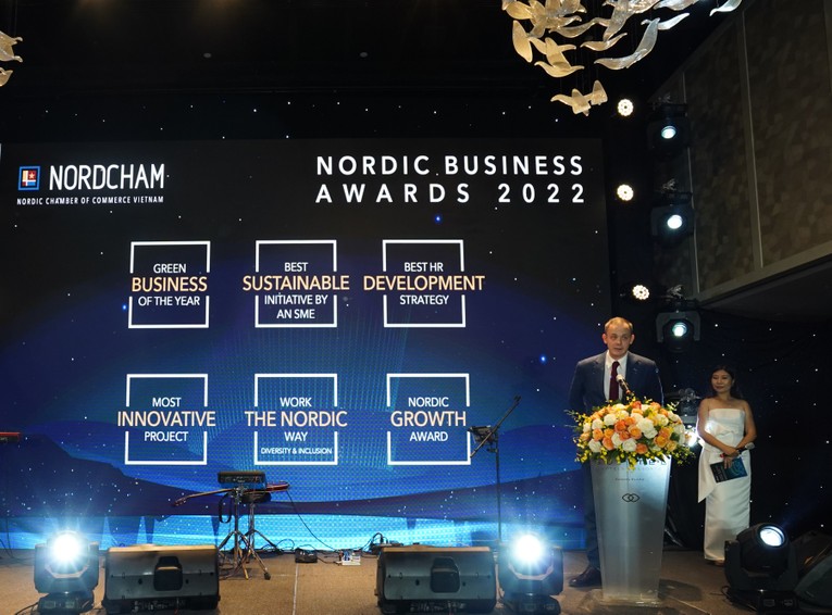 &Ocirc;ng David Lid&eacute;n - Tham t&aacute;n Thương mại Thụy Điển, Trưởng đại diện Business Sweden tại Việt Nam, Chủ tịch Hội đồng Gi&aacute;m khảo Giải thưởng c&ocirc;ng bố kết quả Nordic Business Awards 2022.