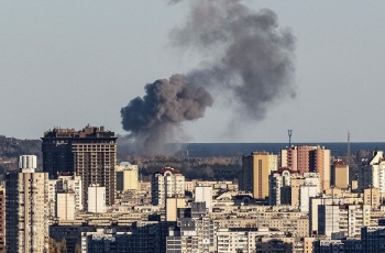 Thủ đô Kiev và nhiều khu vực Ukraine tiếp tục bị không kích