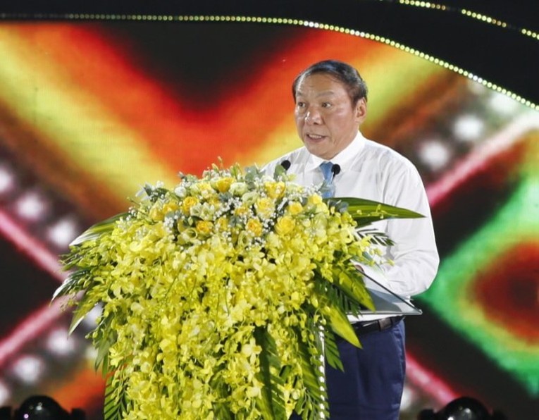Bộ trưởng Văn h&oacute;a, Thể thao v&agrave; Du lịch Nguyễn Văn H&ugrave;ng ph&aacute;t biểu tại lễ khai mạc.